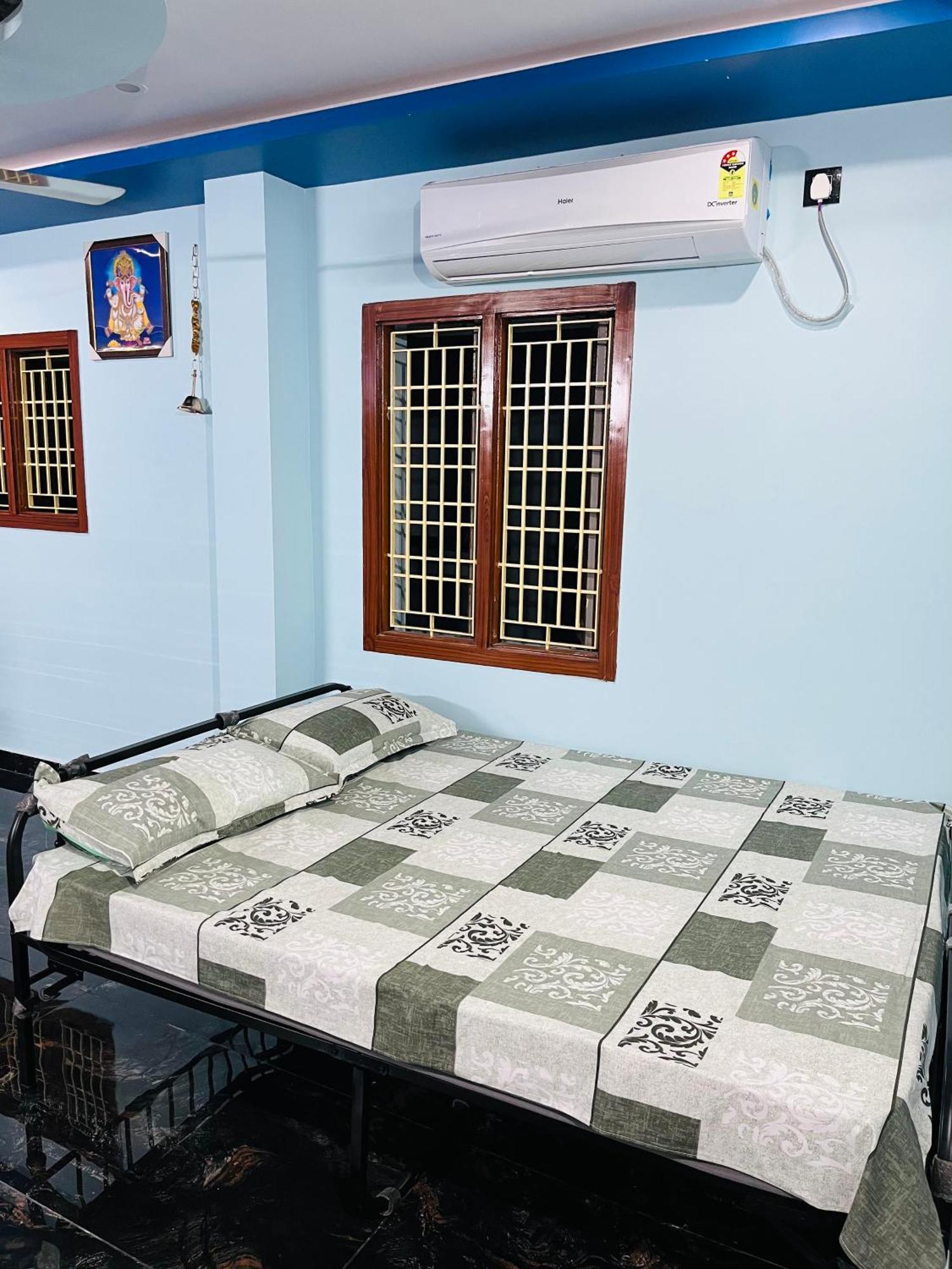 Homestay Sri Datta Kukkuteswara Nilayam *